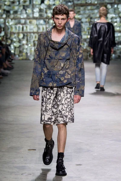 Look 45
